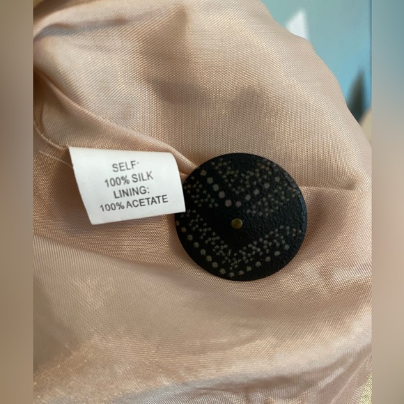 Kay Unger New York Jacket & Skirt size 6, two piece set
Gold silk jacket & skirt - Picture 6 of 14